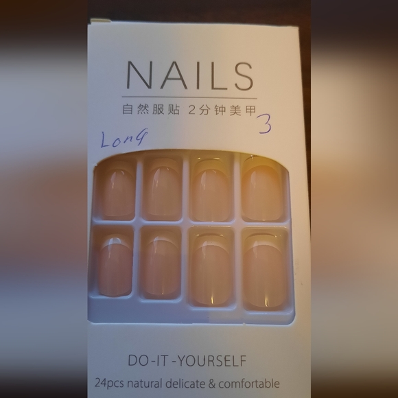 Press on nails - Picture 1 of 1